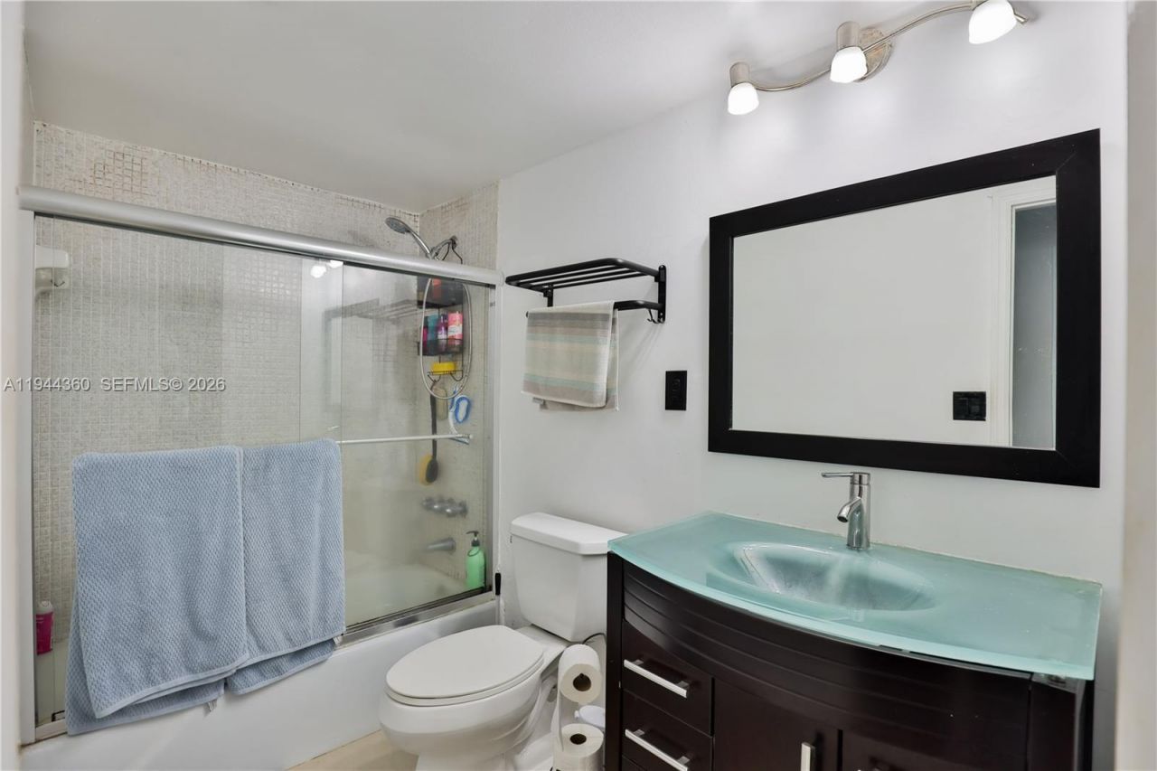 19380 Collins Ave, Unit 726, Sunny Isles Beach, FL 33160 Photo