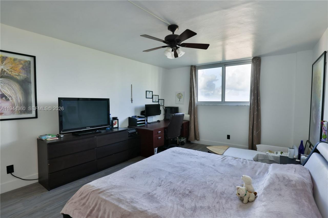 19380 Collins Ave, Unit 726, Sunny Isles Beach, FL 33160 Photo