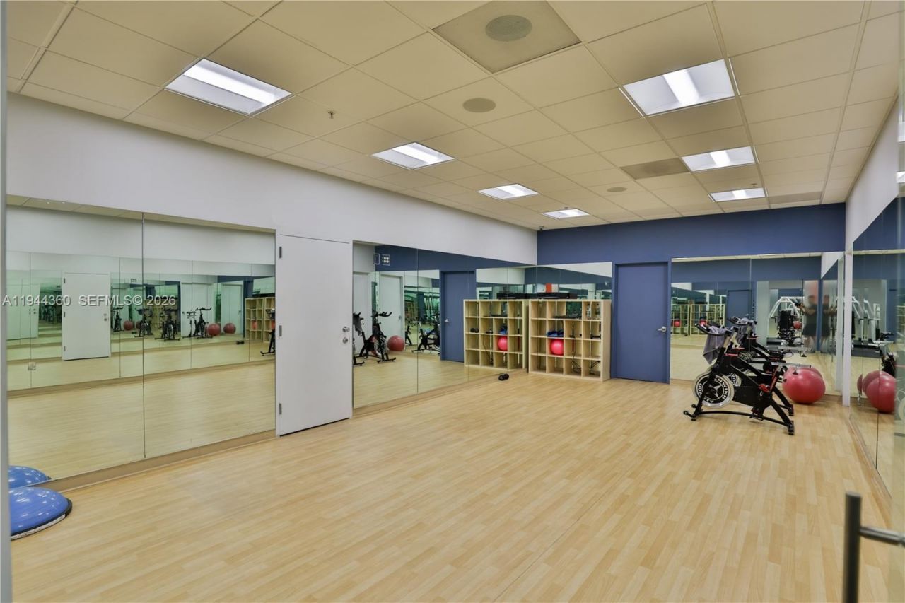 19380 Collins Ave, Unit 726, Sunny Isles Beach, FL 33160 Photo