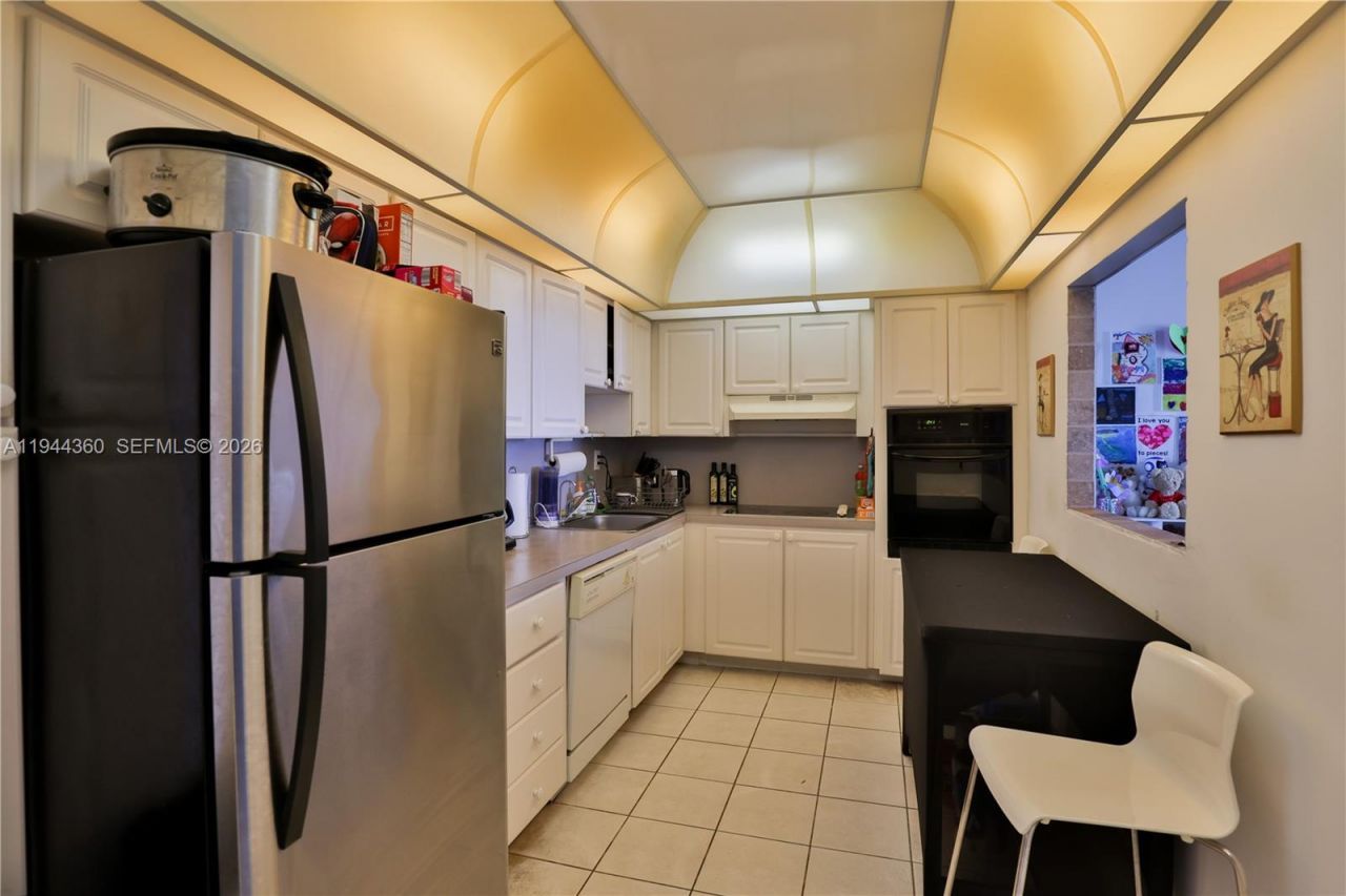 19380 Collins Ave, Unit 726, Sunny Isles Beach, FL 33160 Photo