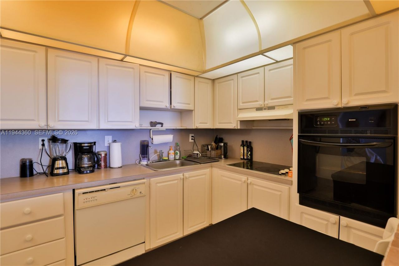 19380 Collins Ave, Unit 726, Sunny Isles Beach, FL 33160 Photo