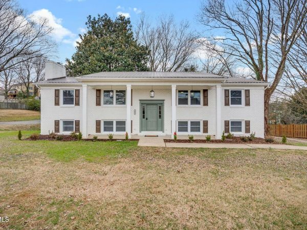 404 Oakmont Drive, Kingsport, TN 37663