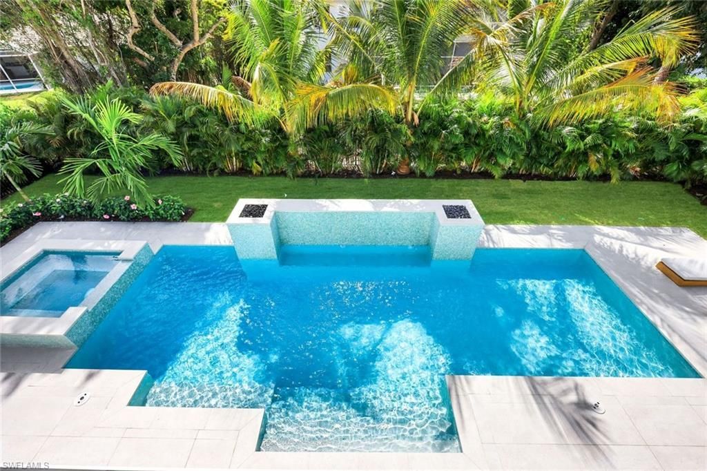 788 Riviera Dr, Naples, FL 34103 Photo