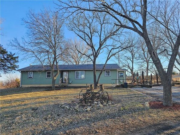 31881 NW Barton Road, Garnett, KS 66032