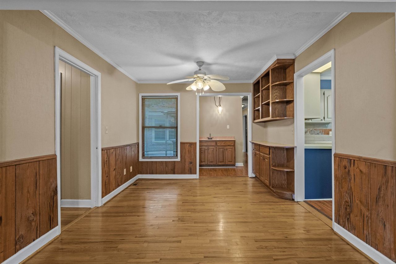 206 Magrath Ave. Photo 10