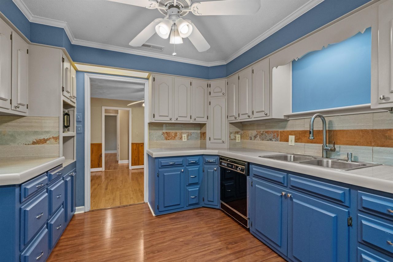 206 Magrath Ave. Photo 11