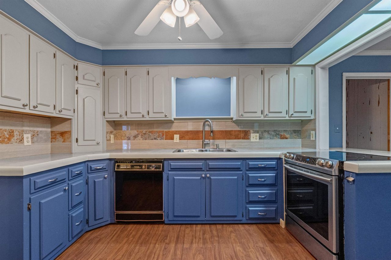 206 Magrath Ave. Photo 12