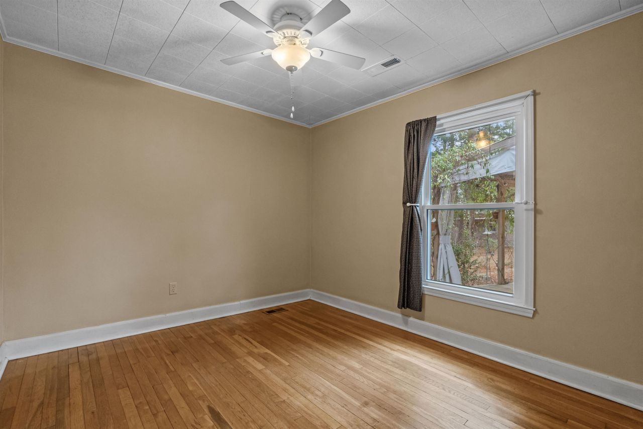 206 Magrath Ave. Photo 19