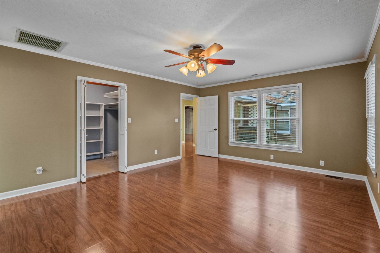 206 Magrath Ave. Photo 23