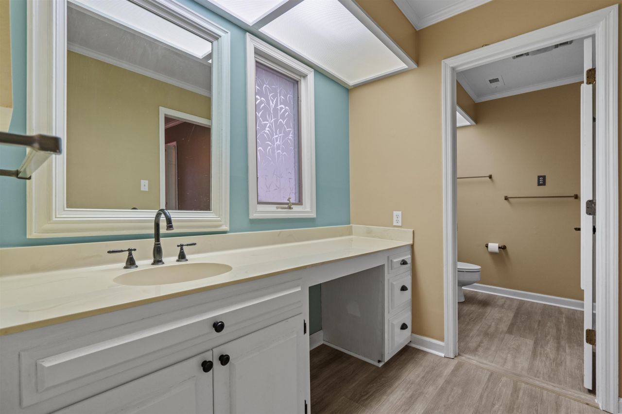 206 Magrath Ave. Photo 26