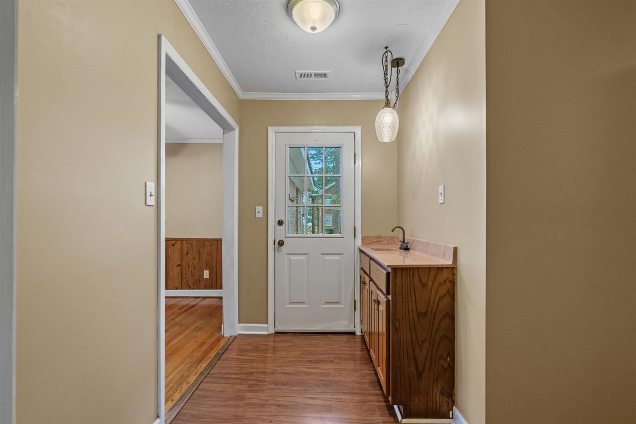 206 Magrath Ave. Photo 28