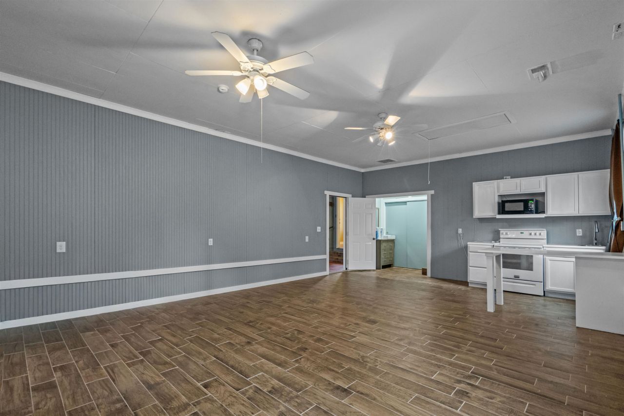 206 Magrath Ave. Photo 30