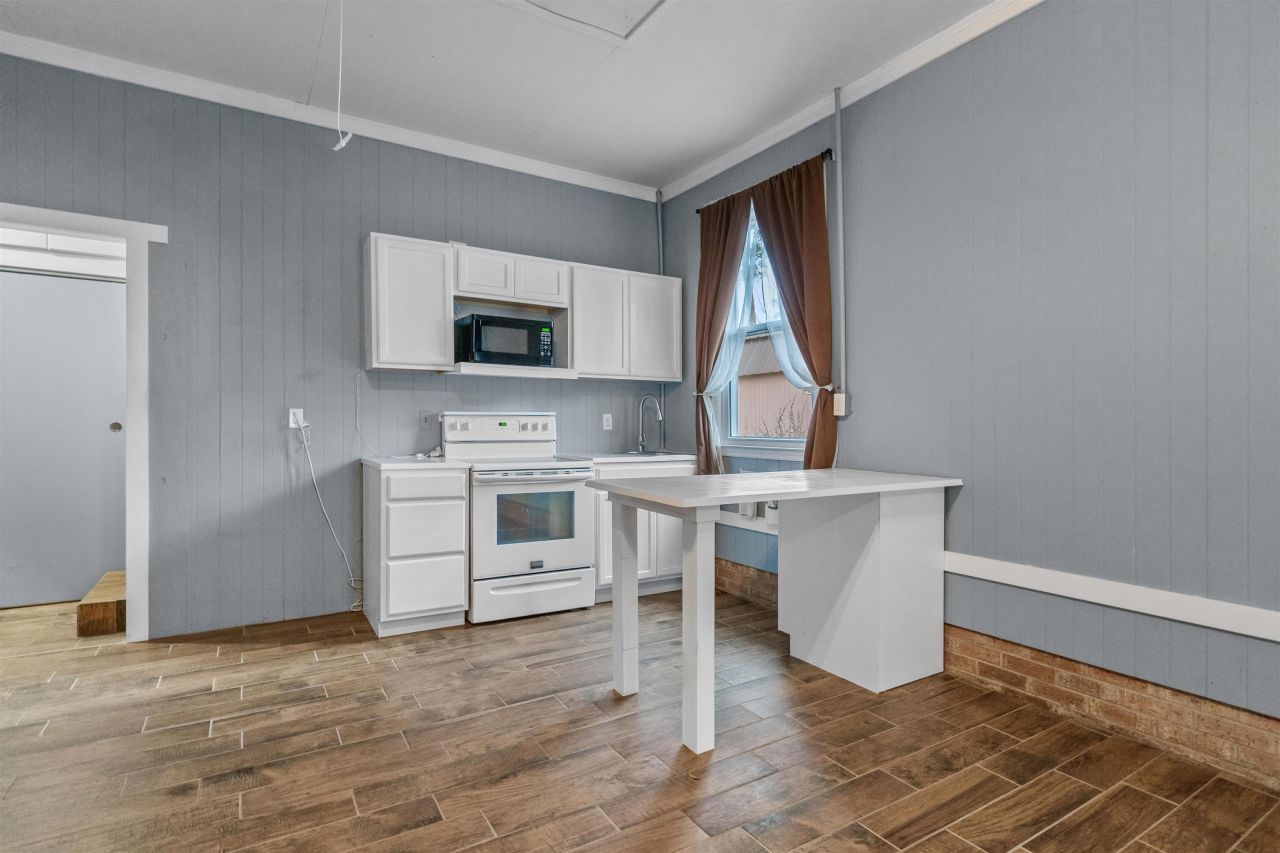 206 Magrath Ave. Photo 31