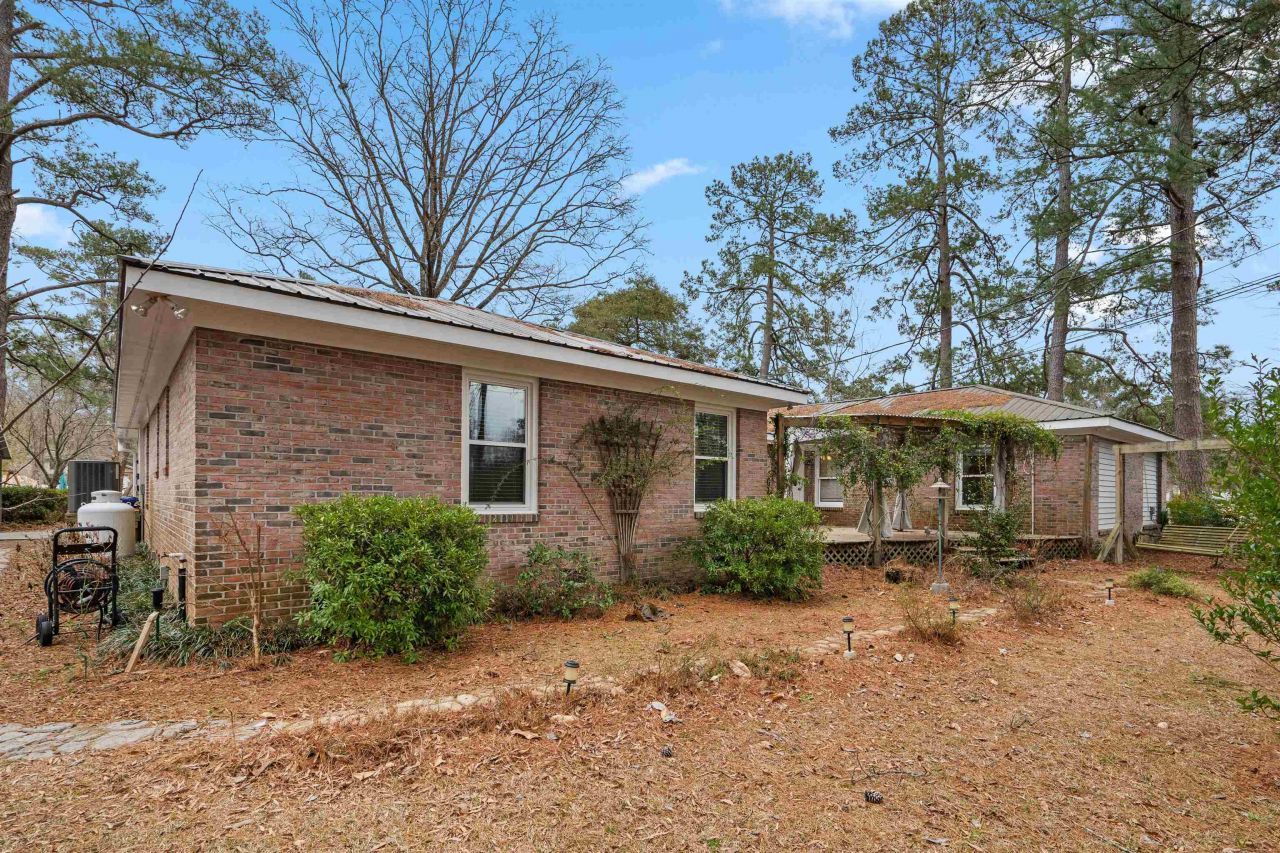 206 Magrath Ave. Photo 35