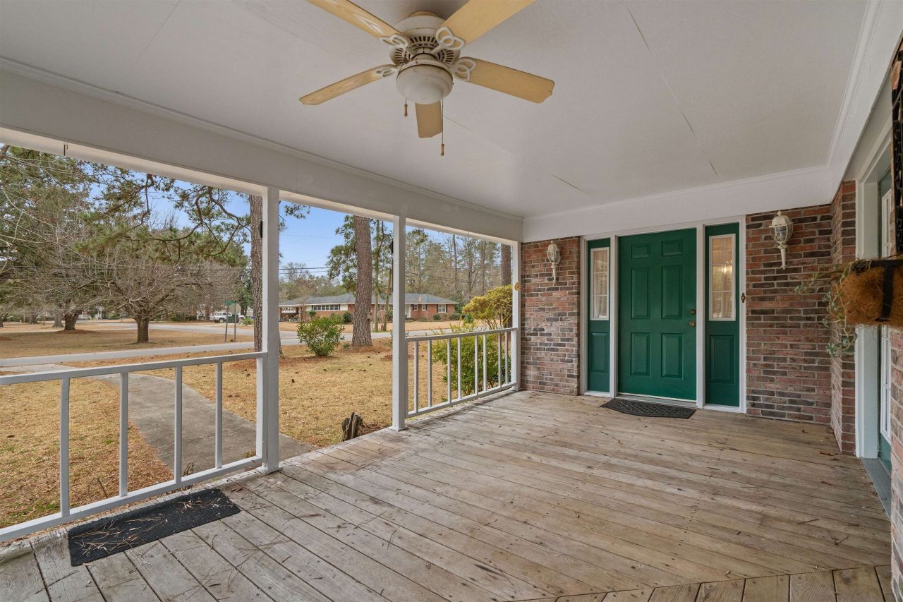 206 Magrath Ave. Photo 5