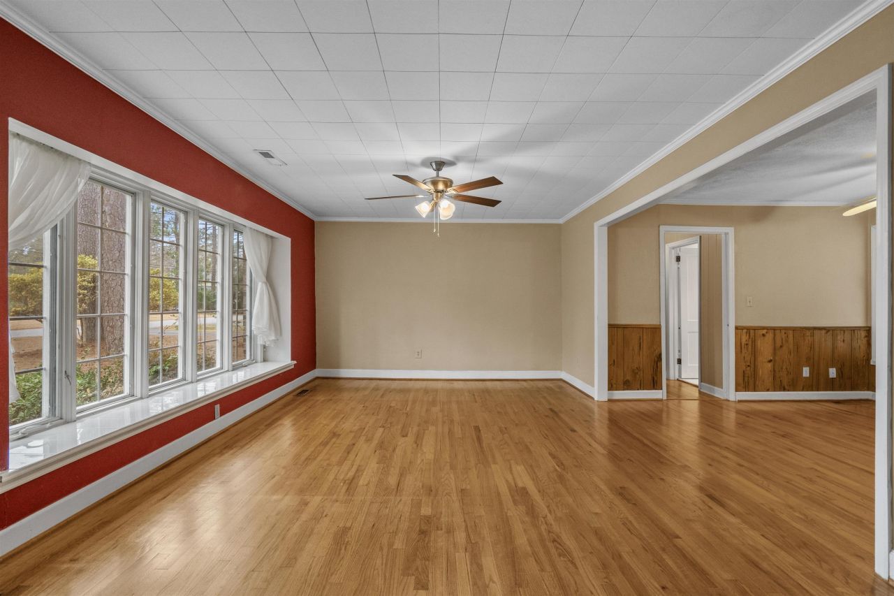 206 Magrath Ave. Photo 6