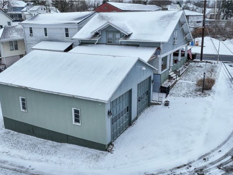 329 S Chestnut Street, Barnesville, OH 43713 Photo 3