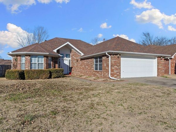 3901 W Cedar Street, Rogers, AR 72756