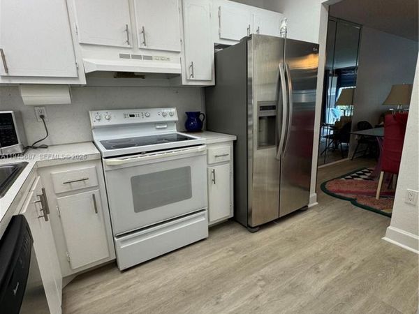 8280 Sunrise Lakes Blvd, Unit 202, Sunrise, FL 33322