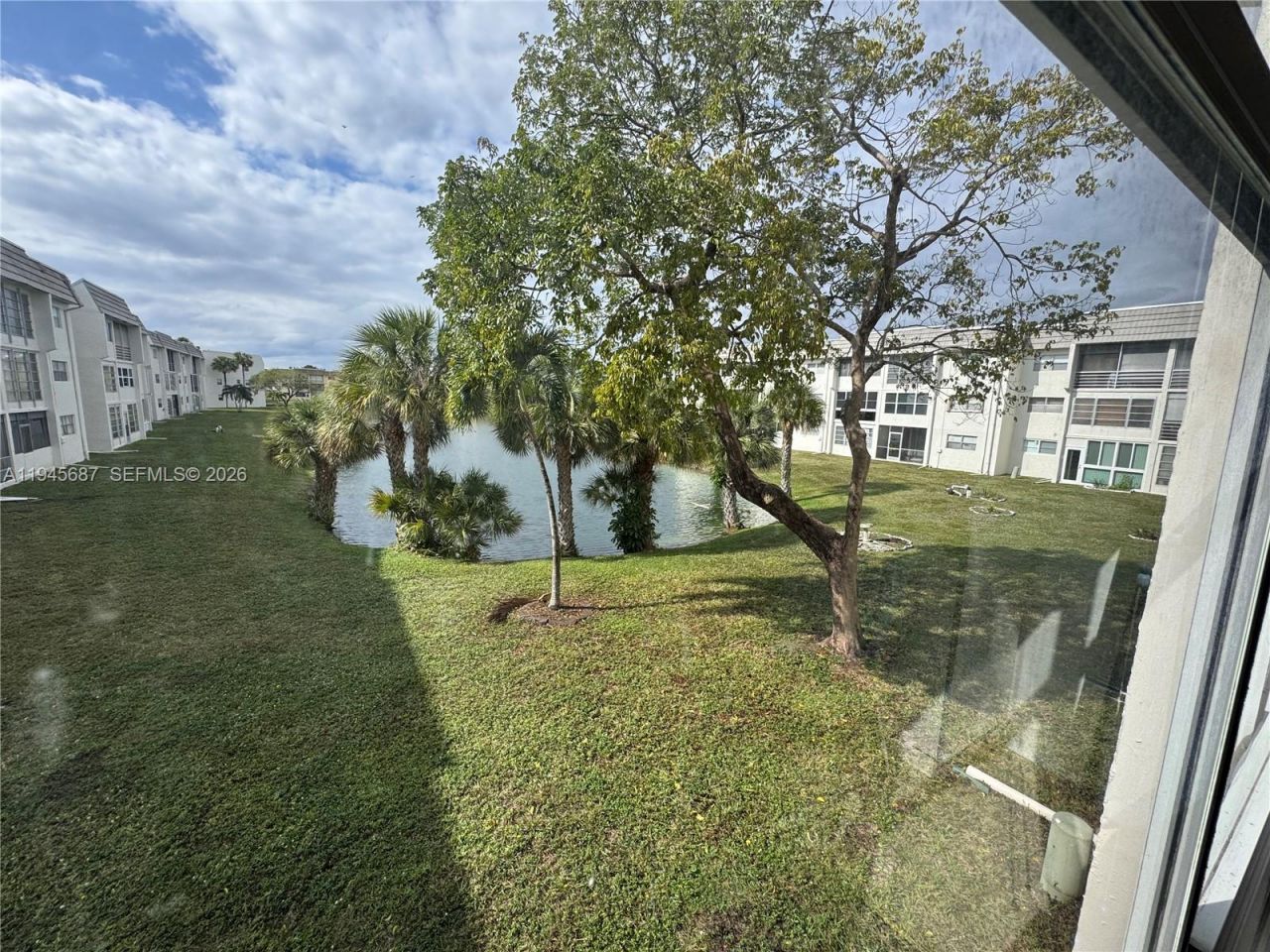 8280 Sunrise Lakes Blvd, Unit 202, Sunrise, FL 33322 Photo