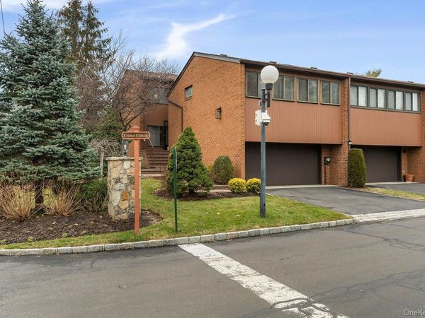 2 Cricket Club Drive, Roslyn, NY 11576