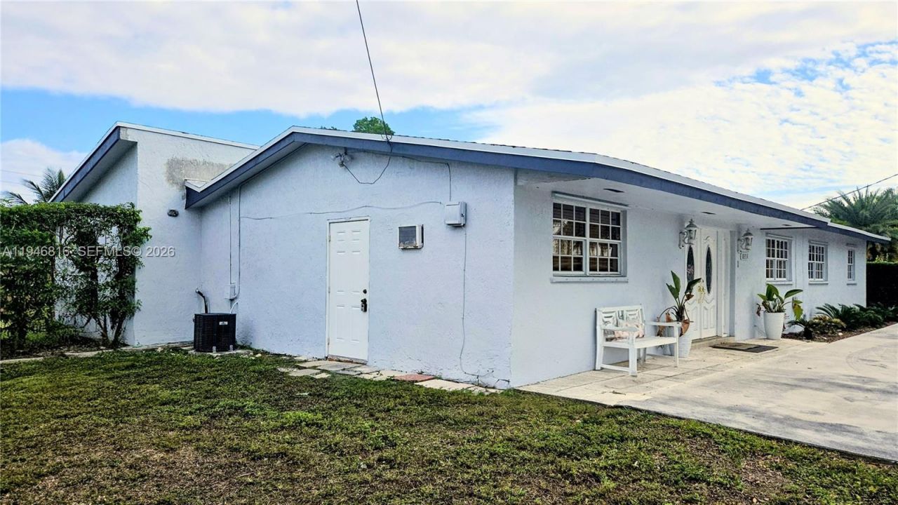 10351 SW 49th St, Unit Main, Miami, FL 33165 Photo