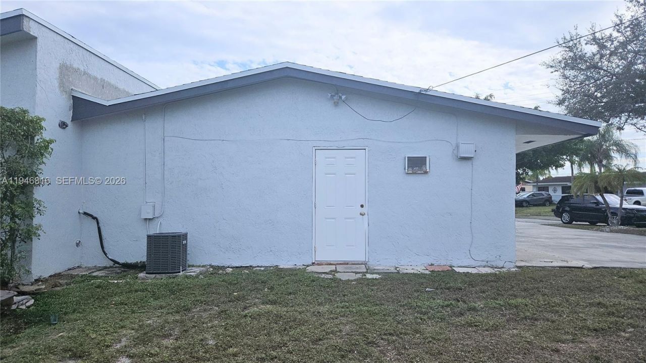 10351 SW 49th St, Unit Main, Miami, FL 33165 Photo