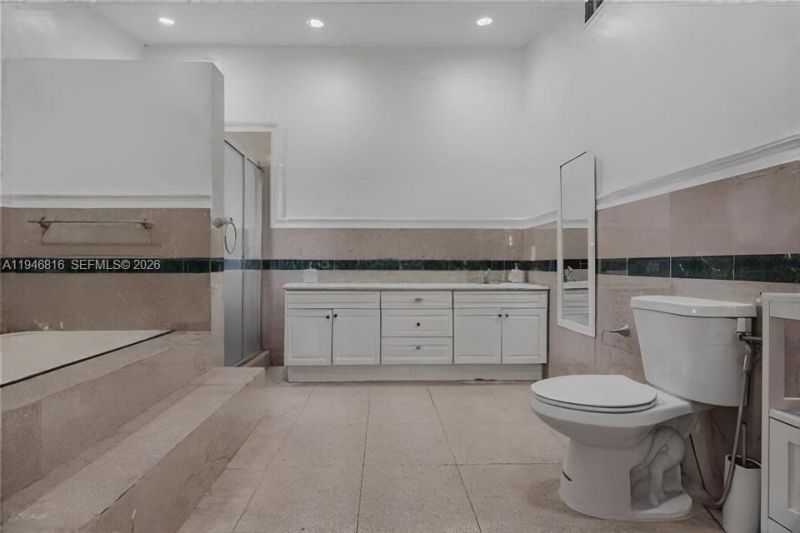 10351 SW 49th St, Unit Main, Miami, FL 33165 Photo