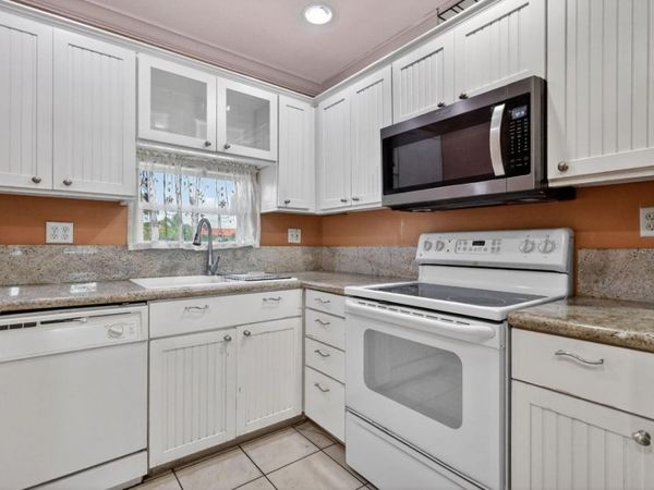 9410 N Hollybrook Lake Drive, Unit 303, Pembroke Pines, FL 33025