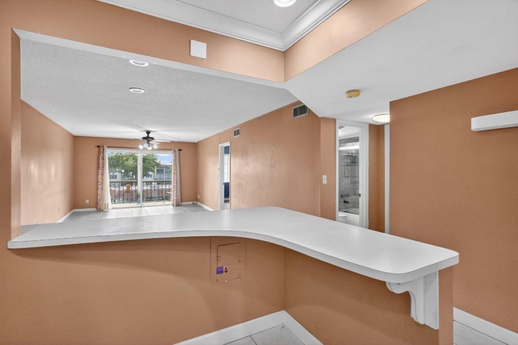 9410 N Hollybrook Lake Drive, Unit 303, Pembroke Pines, FL 33025 Photo