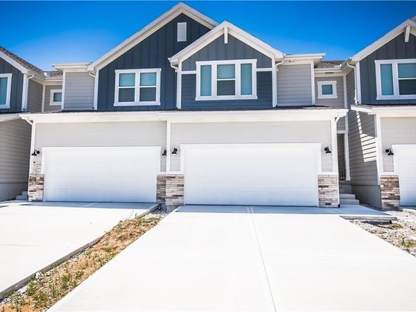 3712 SW Walsh Drive, Lee's Summit, MO 64082