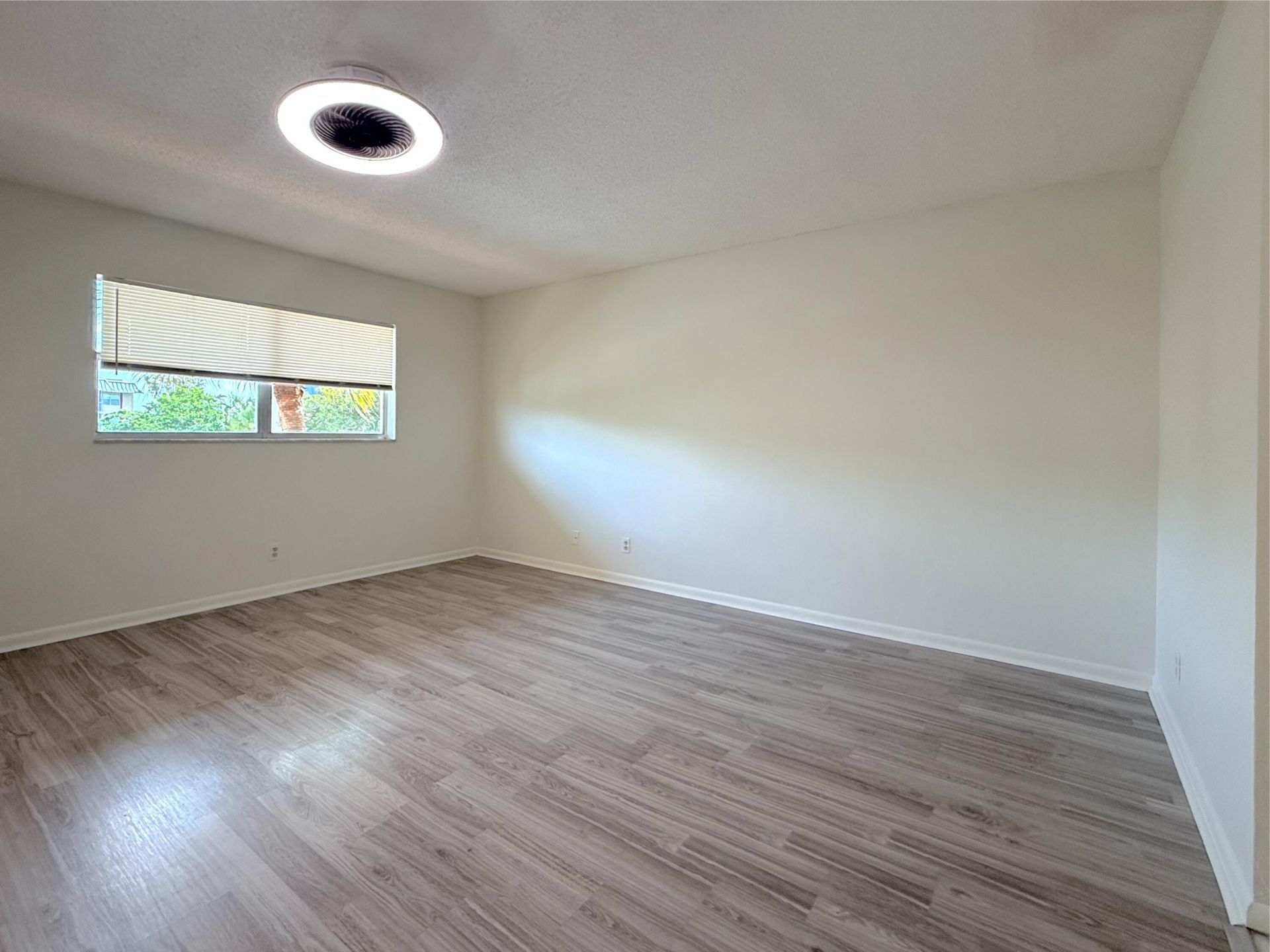 6301 N Falls Cir Drive, Unit 303, Lauderhill, FL 33319 Photo