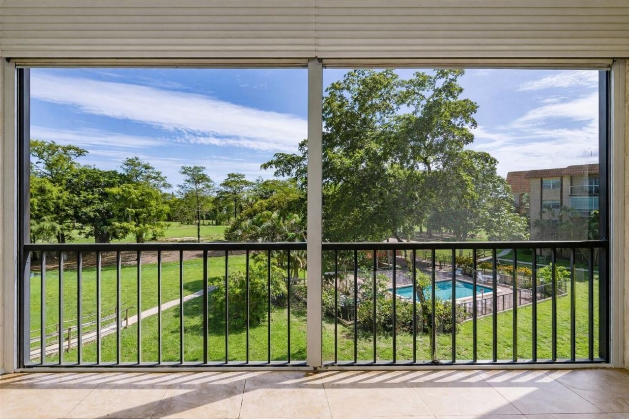 6301 N Falls Cir Drive, Unit 303, Lauderhill, FL 33319 Photo