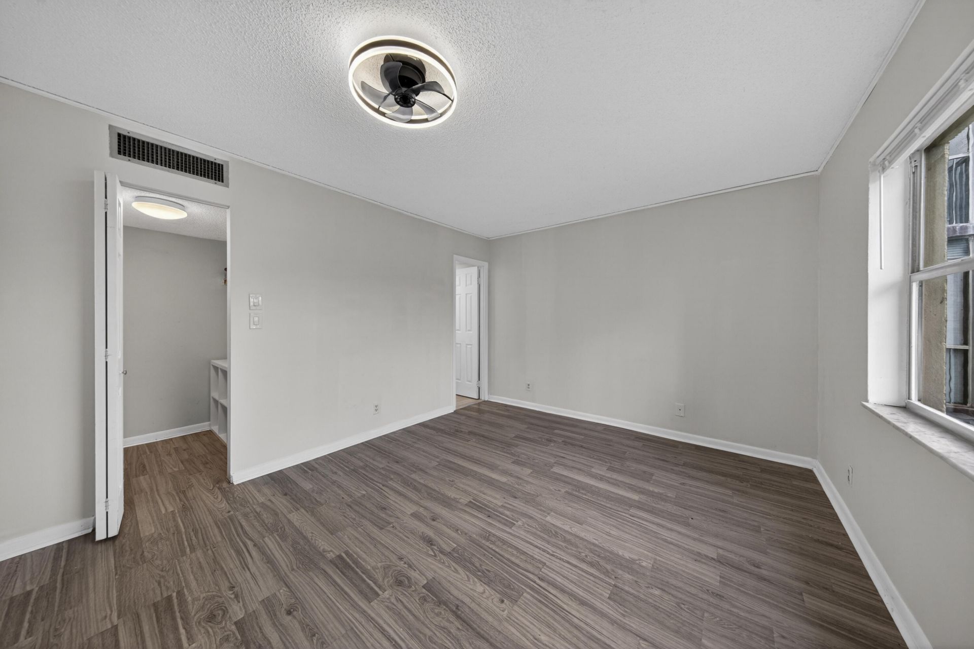 6301 N Falls Cir Drive, Unit 303, Lauderhill, FL 33319 Photo