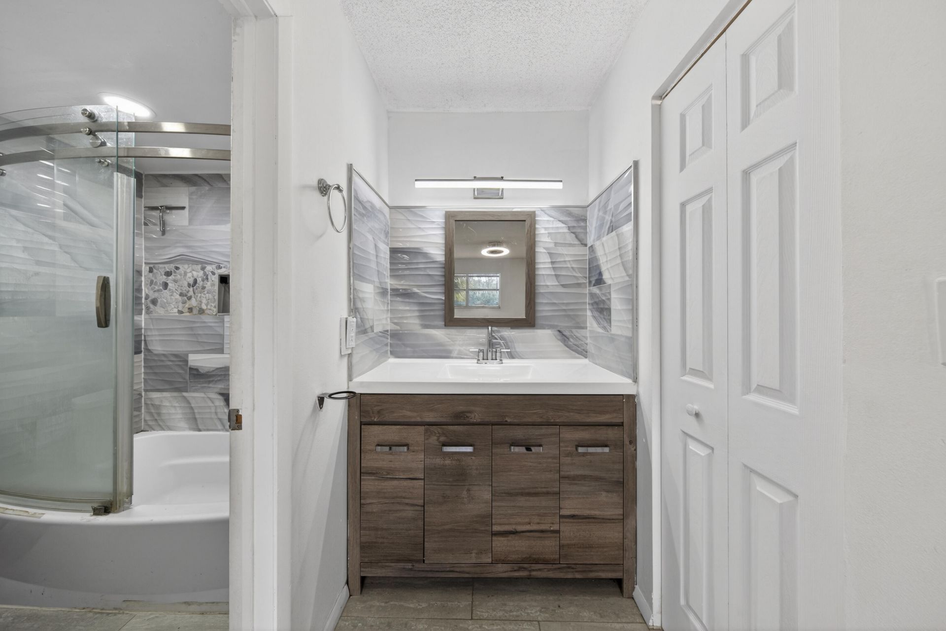 6301 N Falls Cir Drive, Unit 303, Lauderhill, FL 33319 Photo