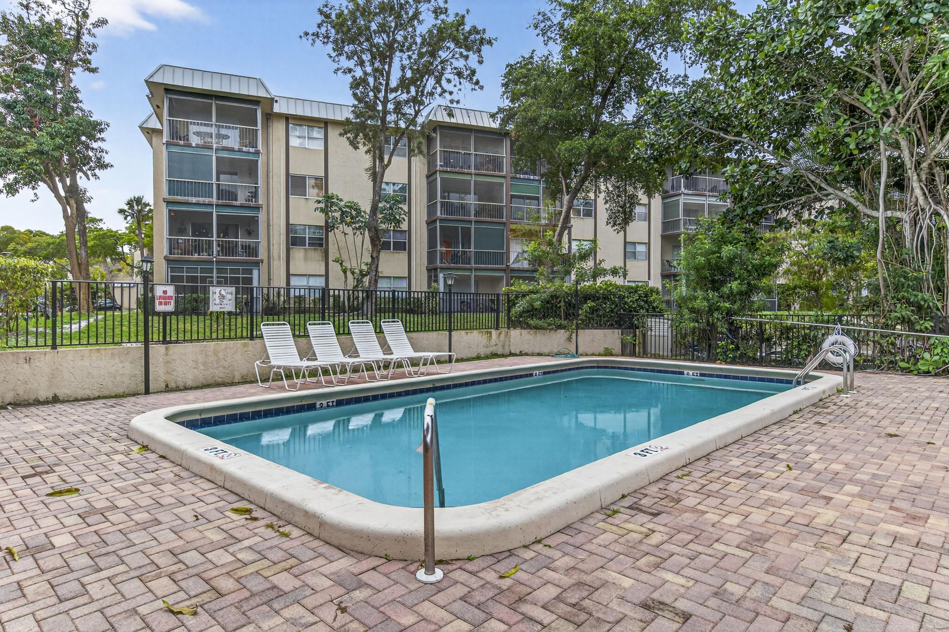 6301 N Falls Cir Drive, Unit 303, Lauderhill, FL 33319 Photo