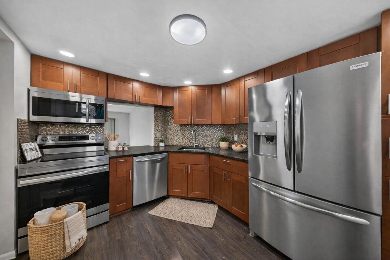 6301 N Falls Cir Drive, Unit 303, Lauderhill, FL 33319 Photo