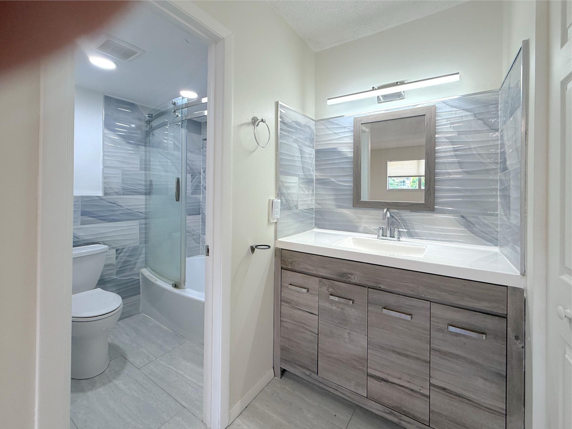 6301 N Falls Cir Drive, Unit 303, Lauderhill, FL 33319 Photo