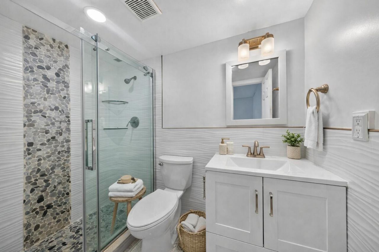 6301 N Falls Cir Drive, Unit 303, Lauderhill, FL 33319 Photo