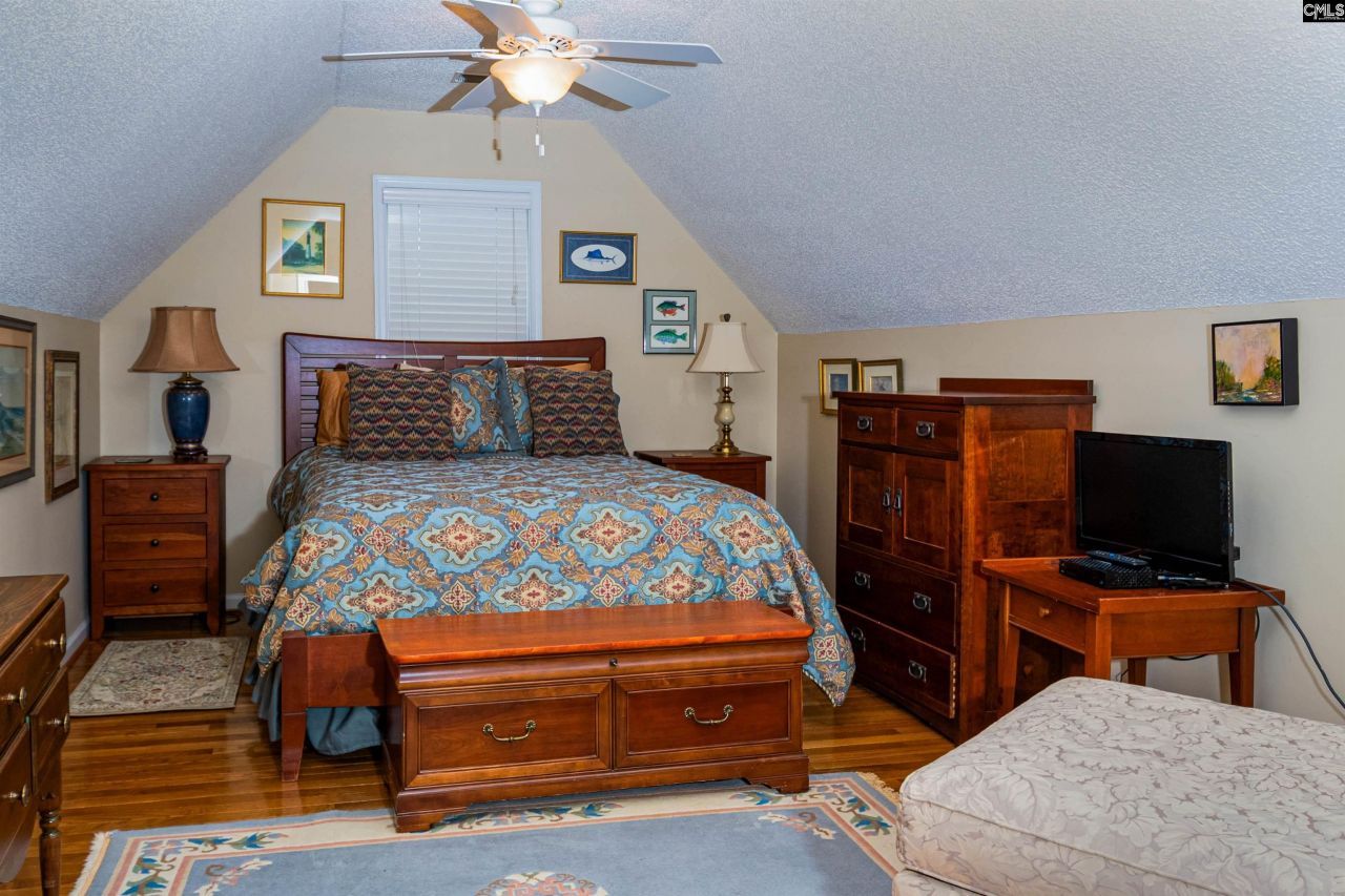 200 Barton Bend Lane Photo 33