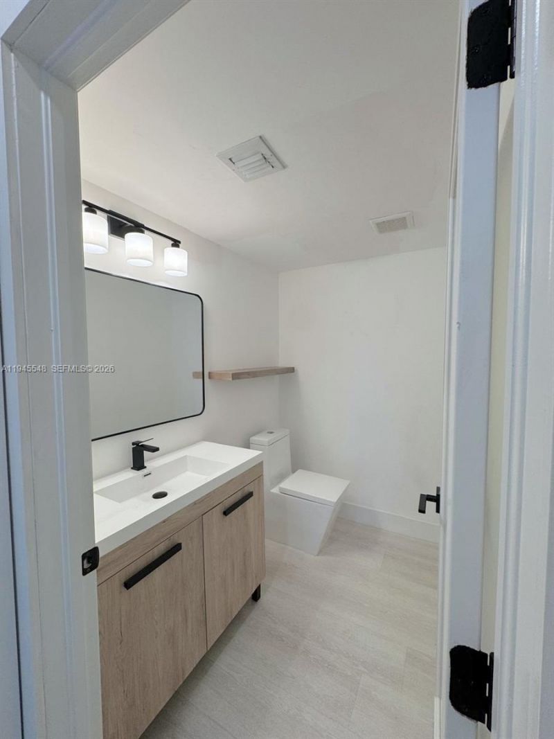 11400 NW 75th Ter, Doral, FL 33178 Photo