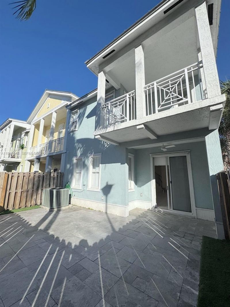 11400 NW 75th Ter, Doral, FL 33178 Photo