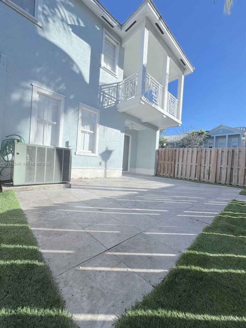 11400 NW 75th Ter, Doral, FL 33178 Photo