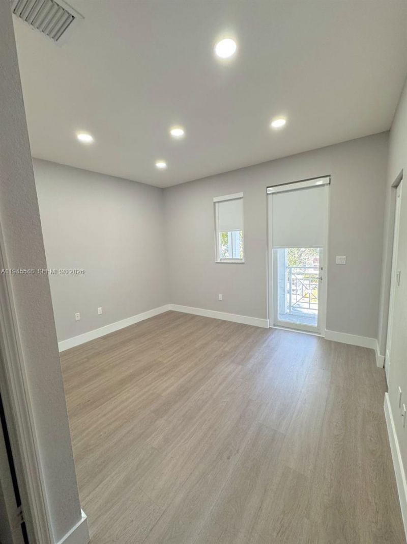 11400 NW 75th Ter, Doral, FL 33178 Photo