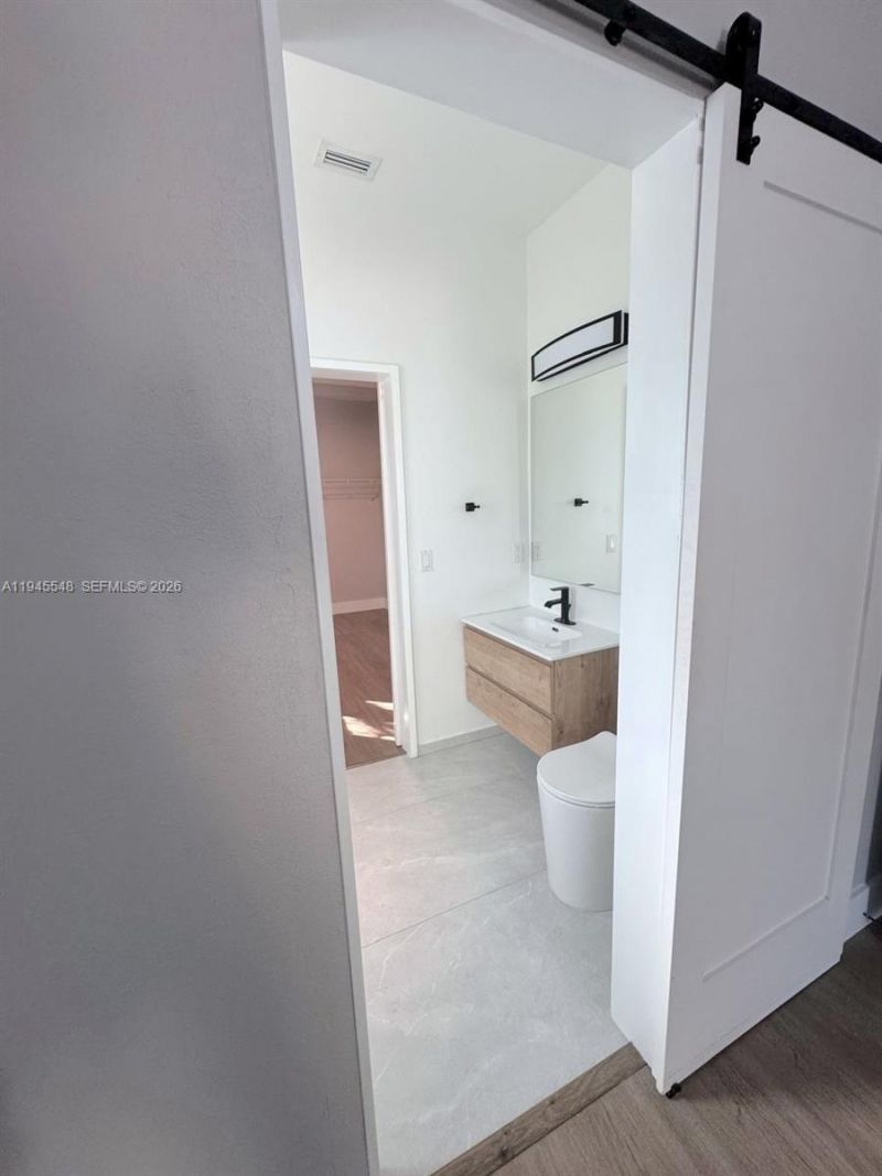 11400 NW 75th Ter, Doral, FL 33178 Photo