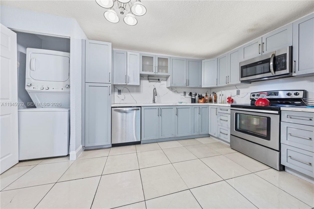 3430 NW 16th St, Miami, FL 33125 Photo