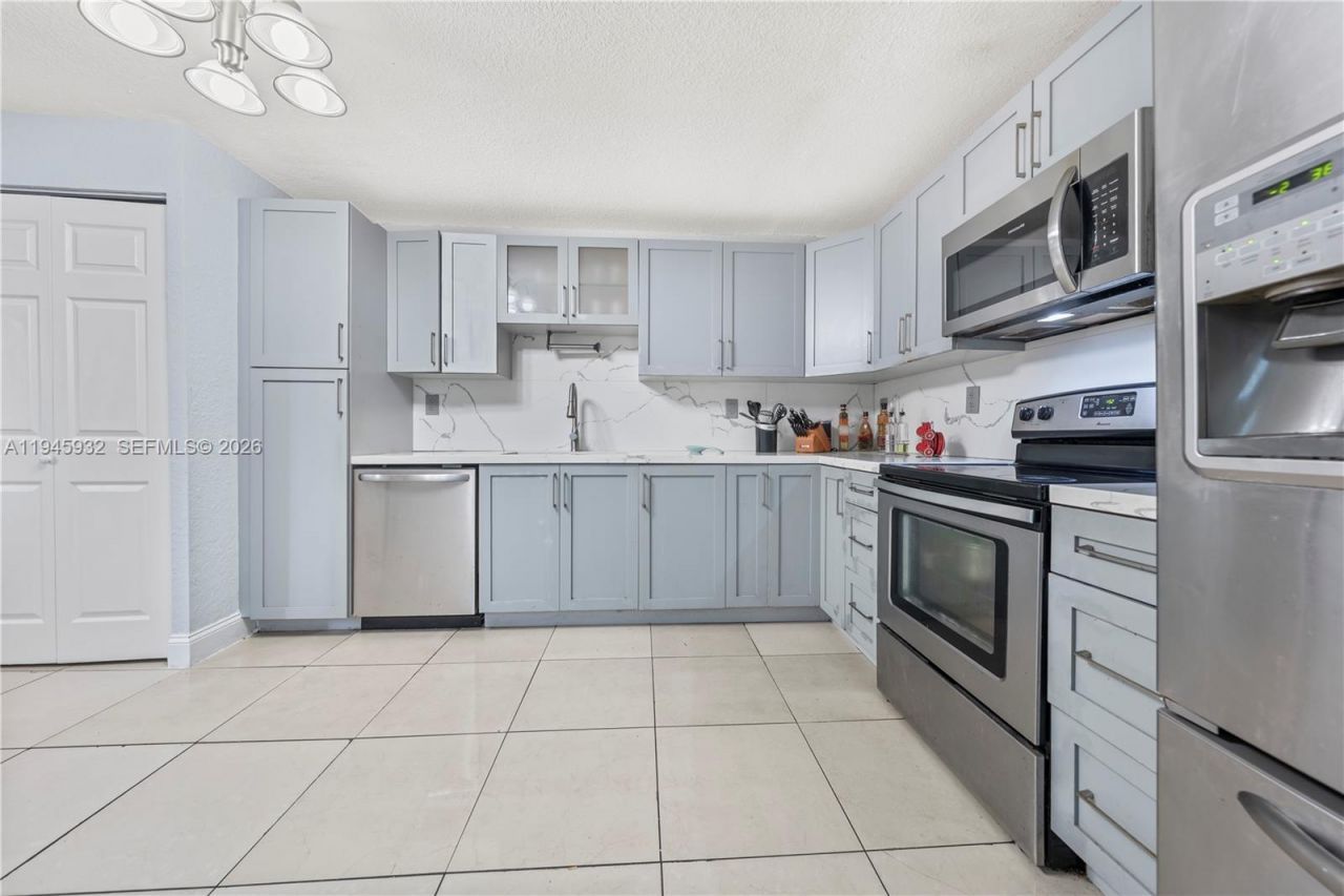 3430 NW 16th St, Miami, FL 33125 Photo