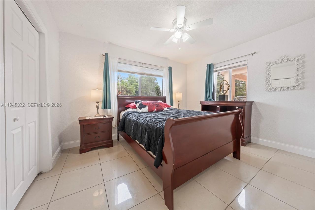 3430 NW 16th St, Miami, FL 33125 Photo