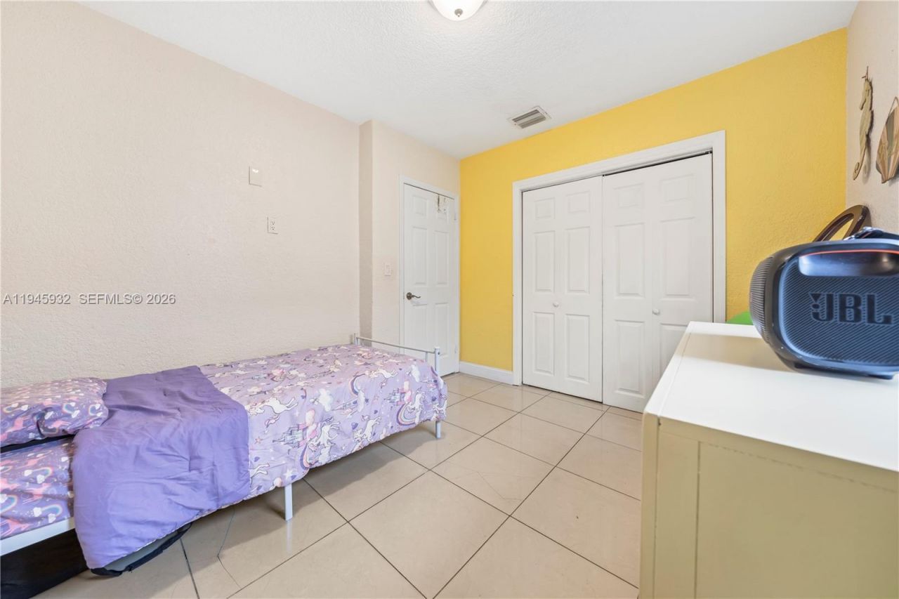 3430 NW 16th St, Miami, FL 33125 Photo