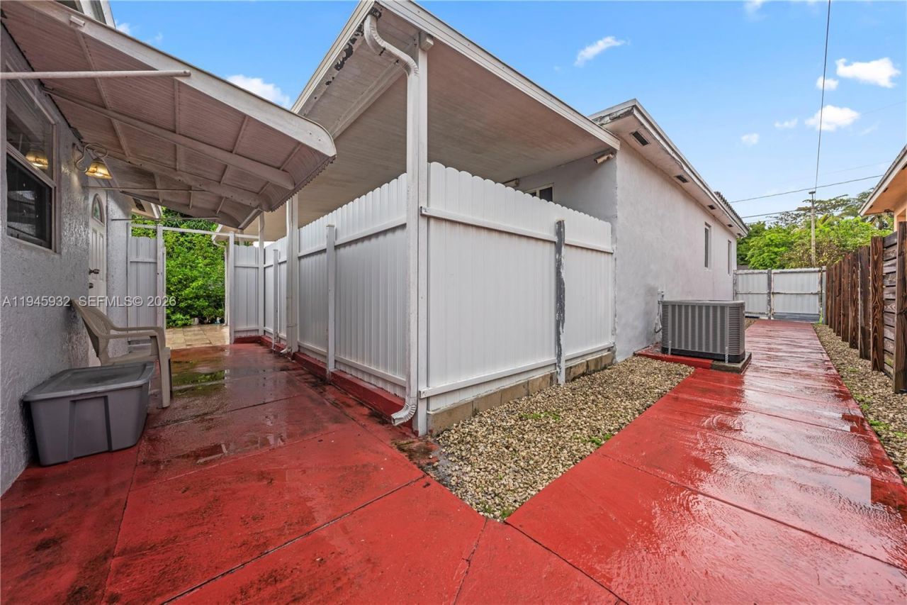 3430 NW 16th St, Miami, FL 33125 Photo